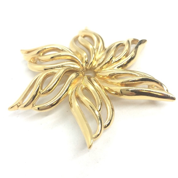 VINTAGE MONET FLOWER BROOCH LARGE OPEN WORK STATEMENT GOLD TONE DOMED PIN WHEEL - Picture 12 of 14